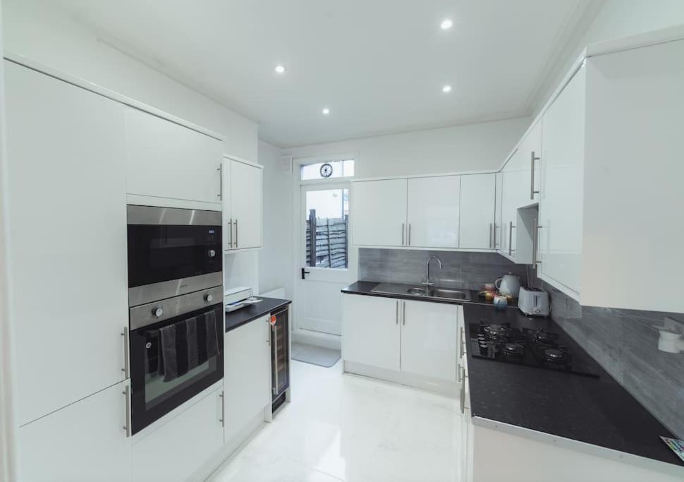 Ferienwohnung 1 Bed - Wifi - Pet Friendly - London Borough of Harrow Exterior foto