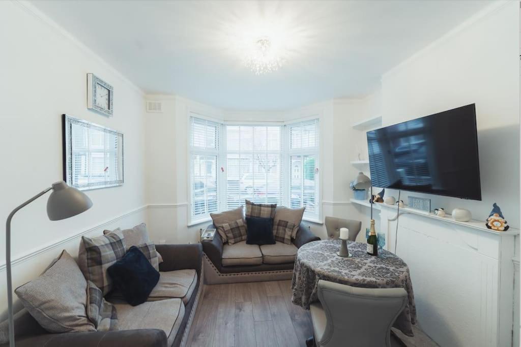 Ferienwohnung 1 Bed - Wifi - Pet Friendly - London Borough of Harrow Exterior foto